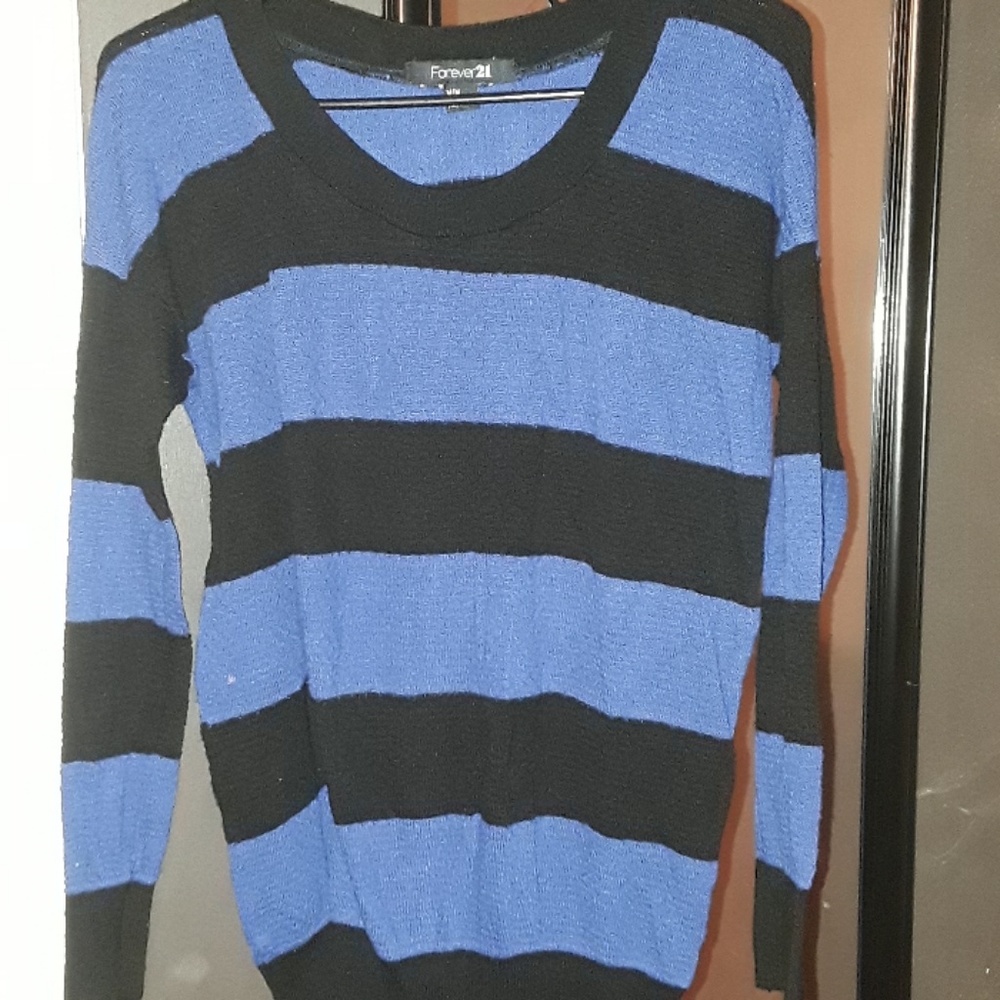 Sweater - Picture 3 of 3